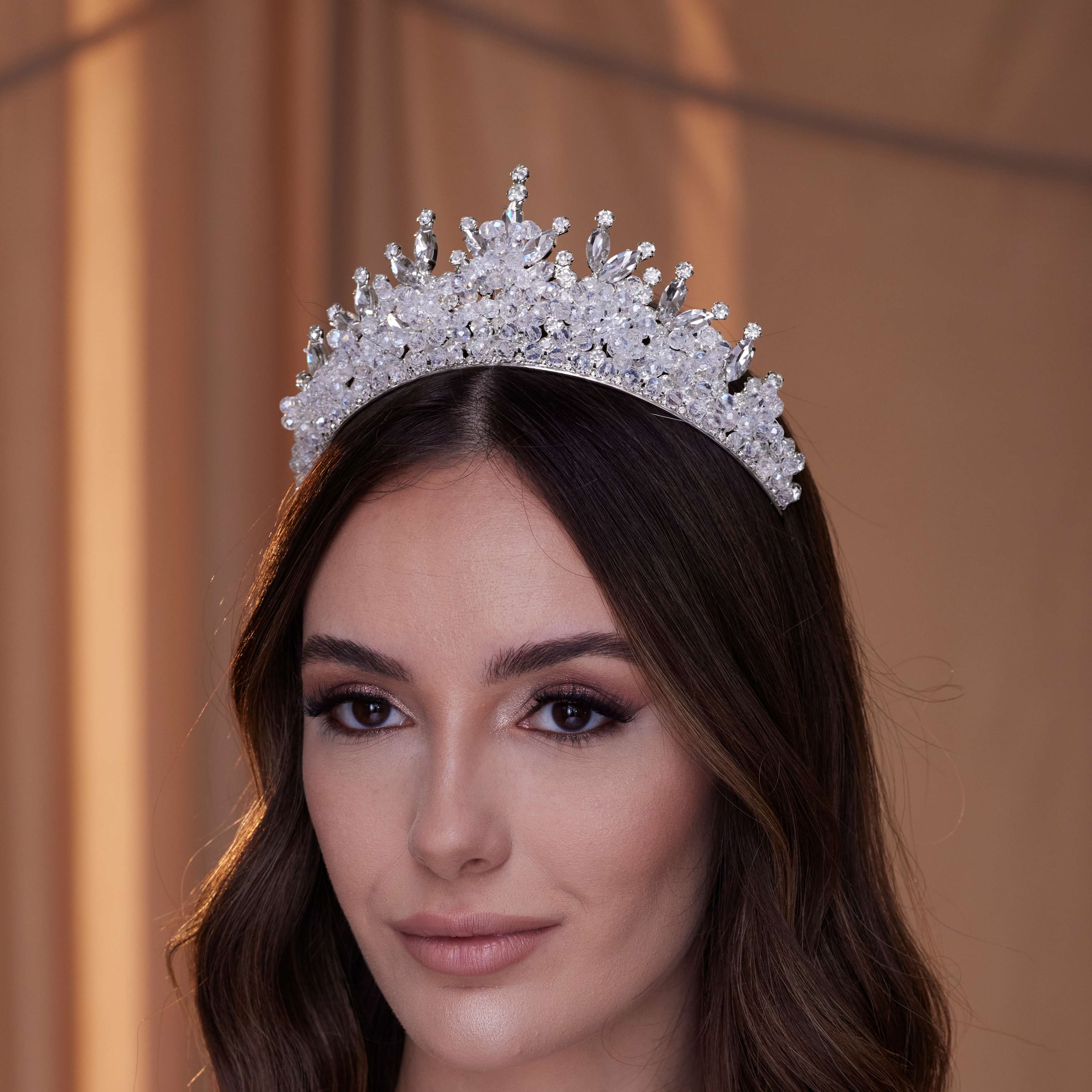 Funkelnde Quinceanera-Tiara aus Kristall