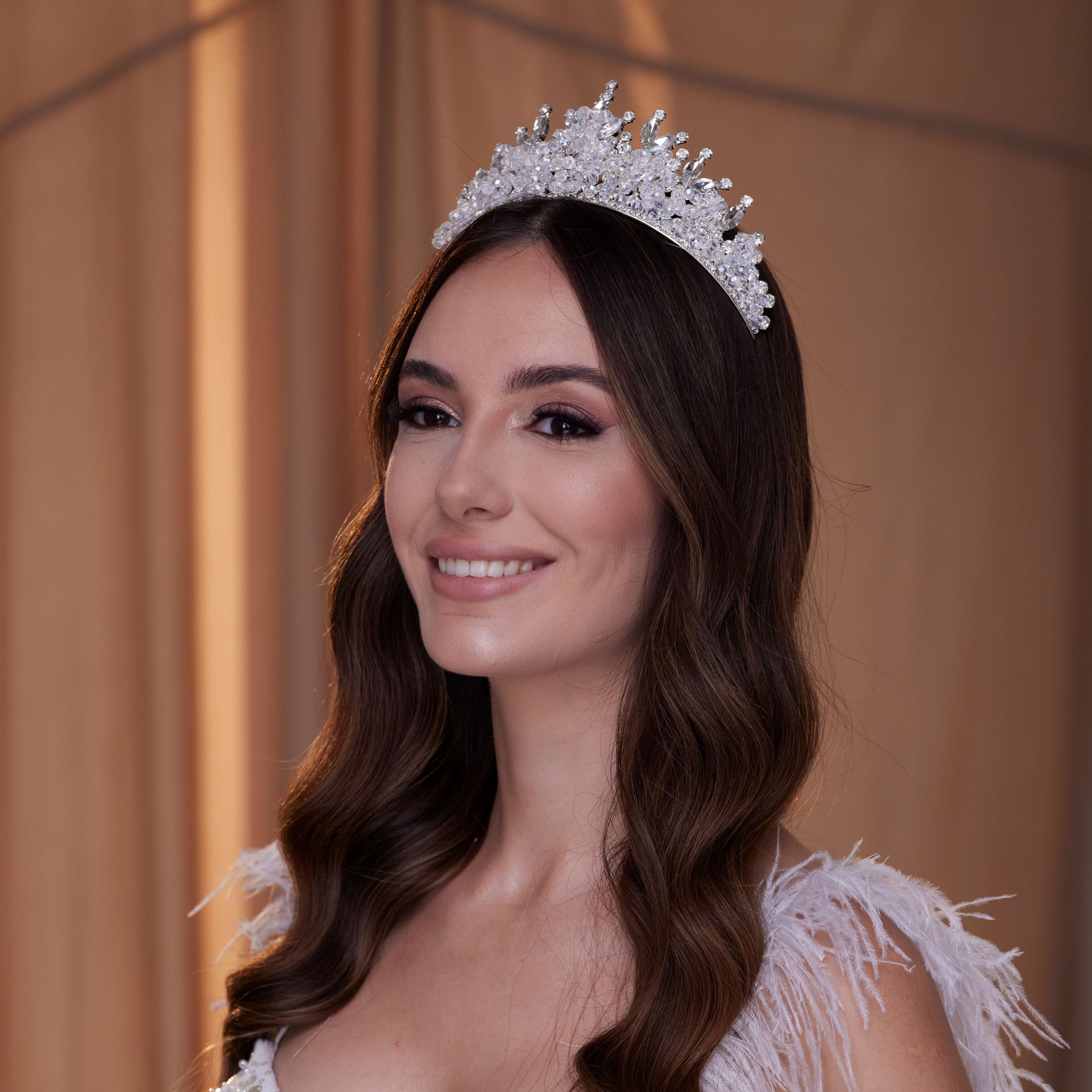 Funkelnde Quinceanera-Tiara aus Kristall