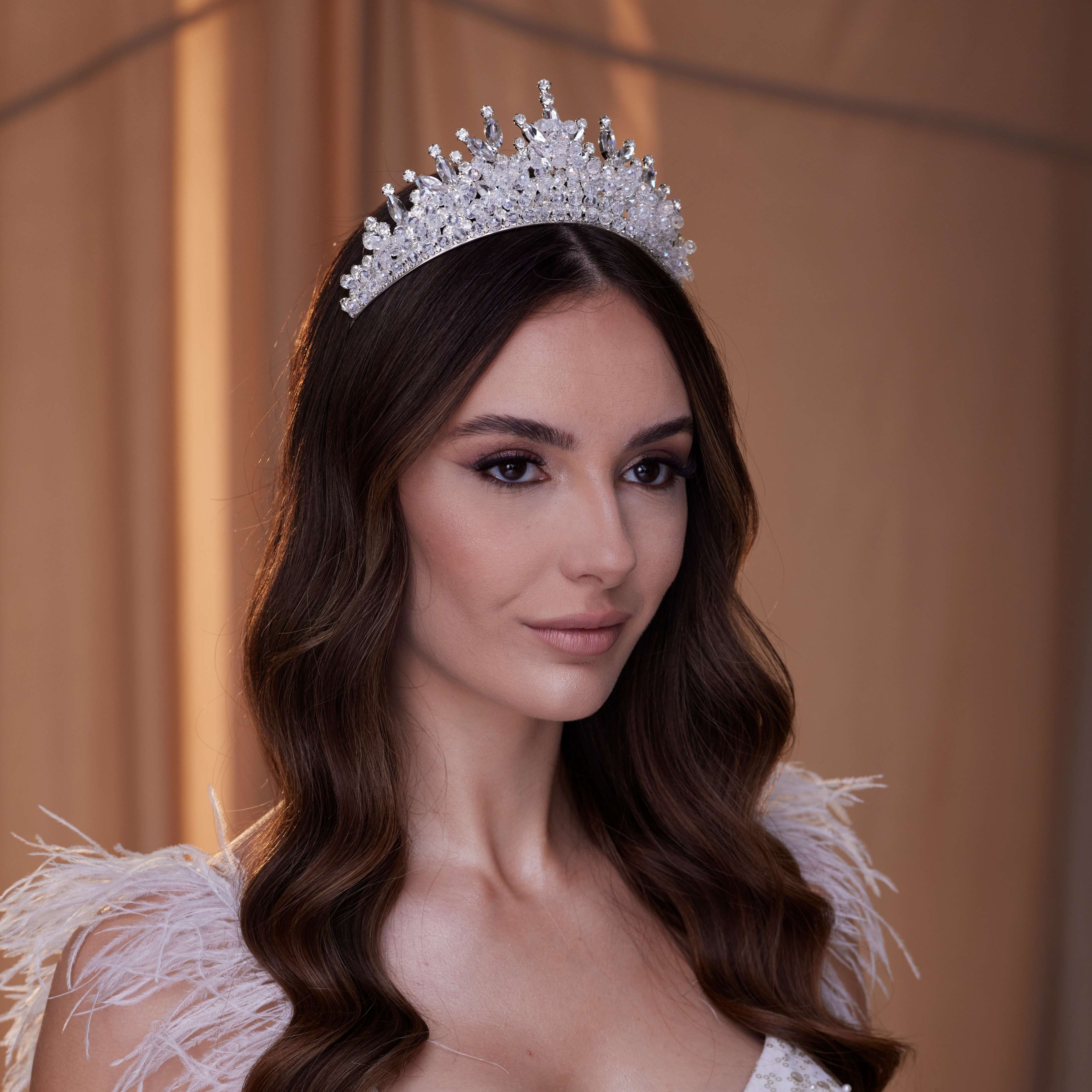Funkelnde Quinceanera-Tiara aus Kristall