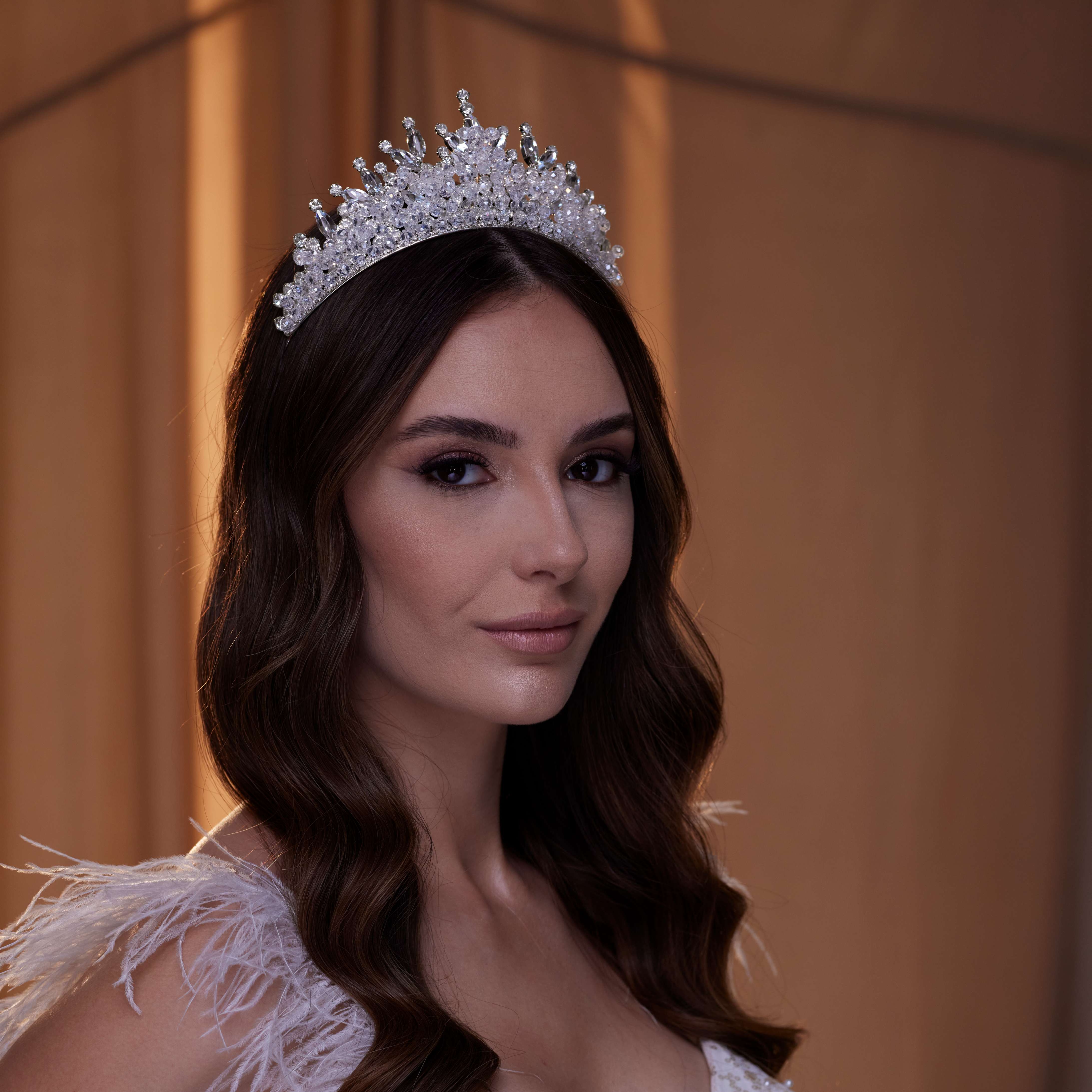 Funkelnde Quinceanera-Tiara aus Kristall
