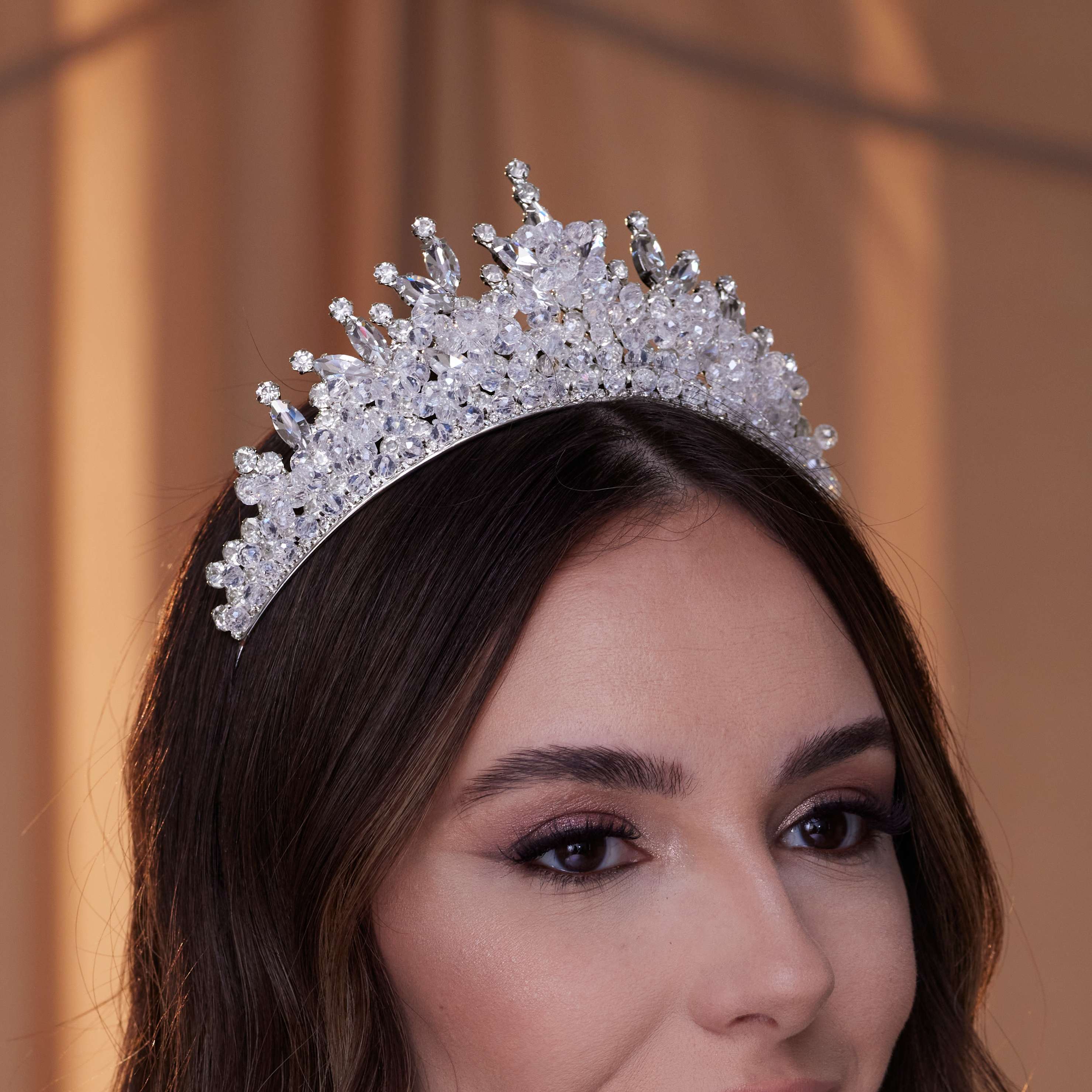 Funkelnde Quinceanera-Tiara aus Kristall