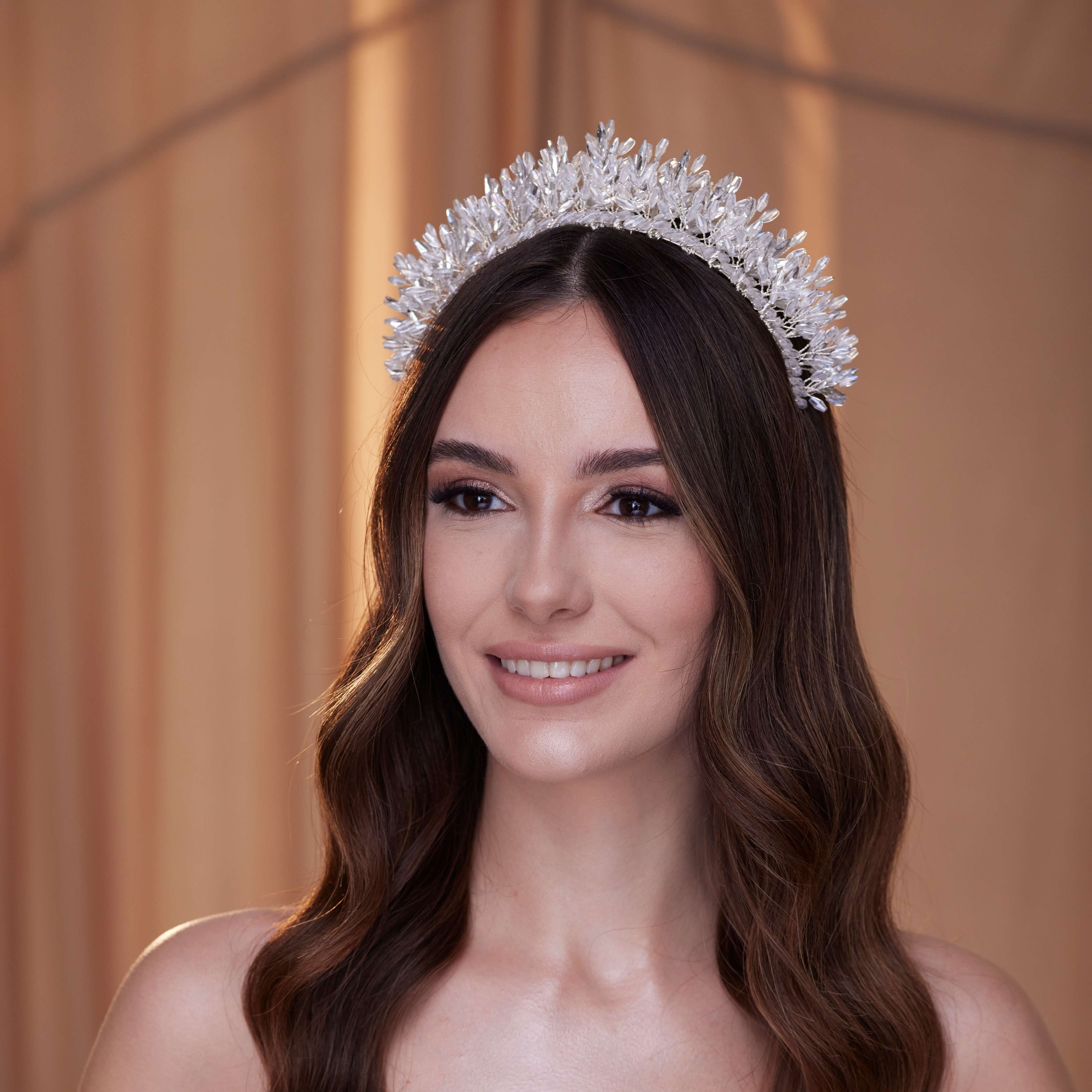 Funkelnde Quinceanera-Tiara aus Kristall