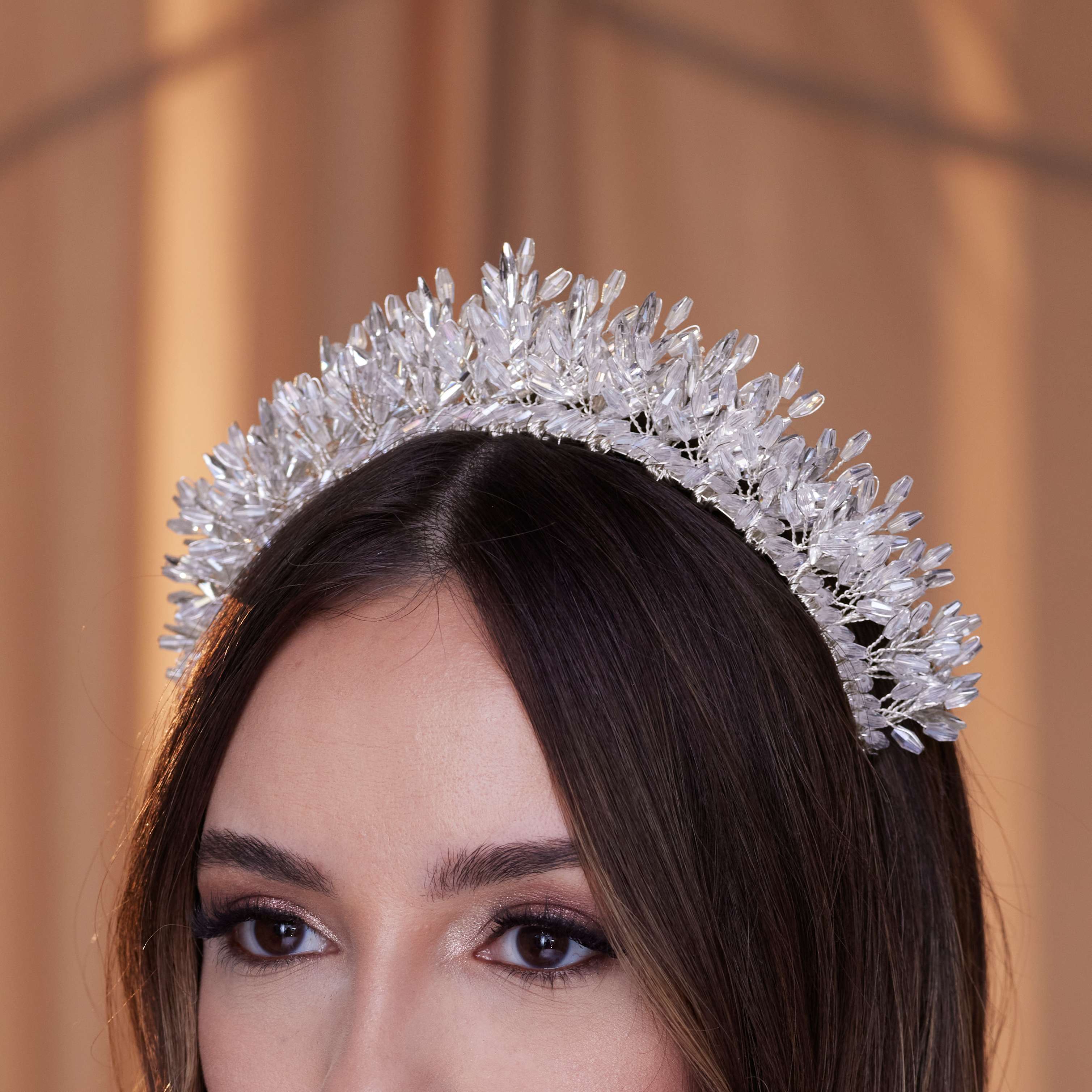 Funkelnde Quinceanera-Tiara aus Kristall