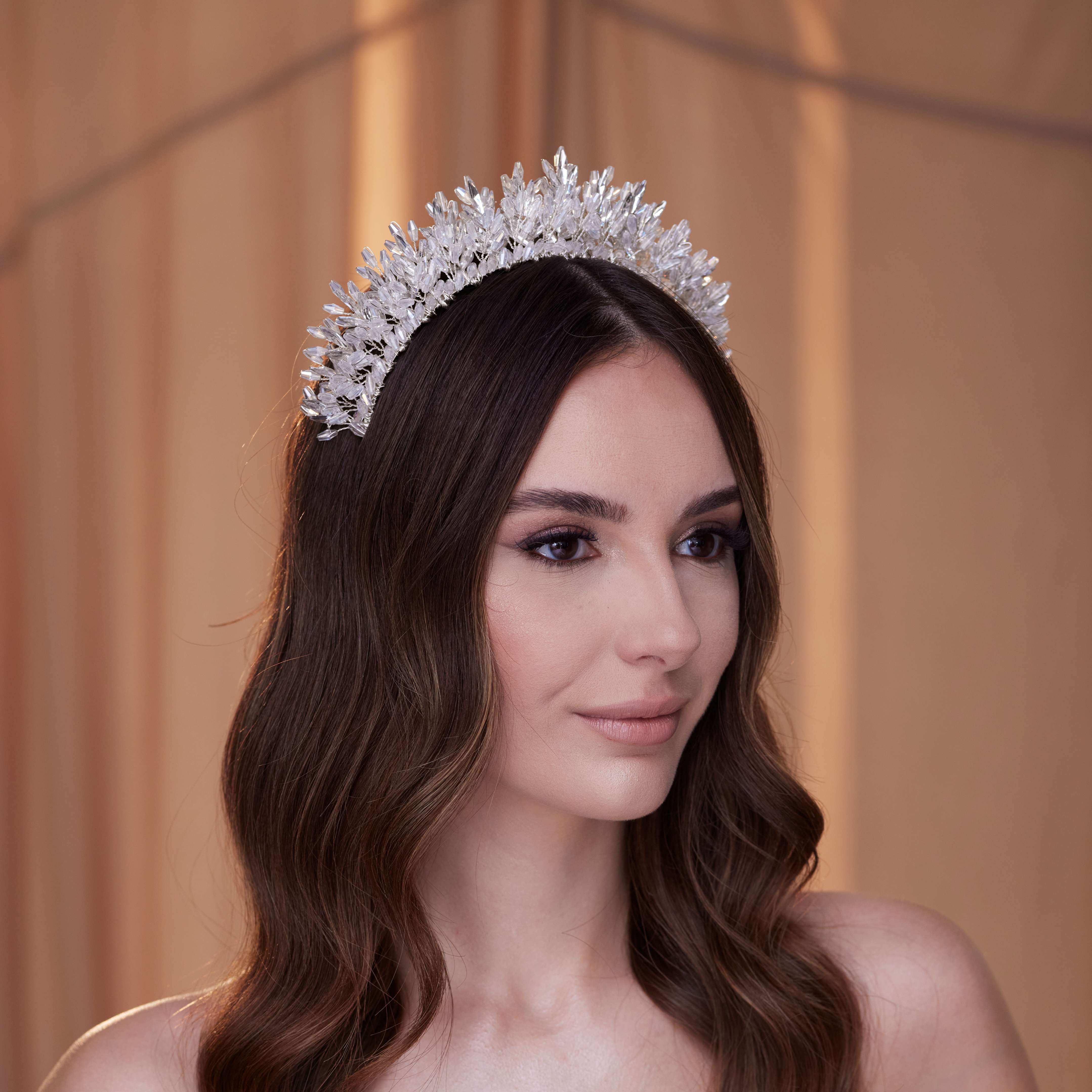 Funkelnde Quinceanera-Tiara aus Kristall