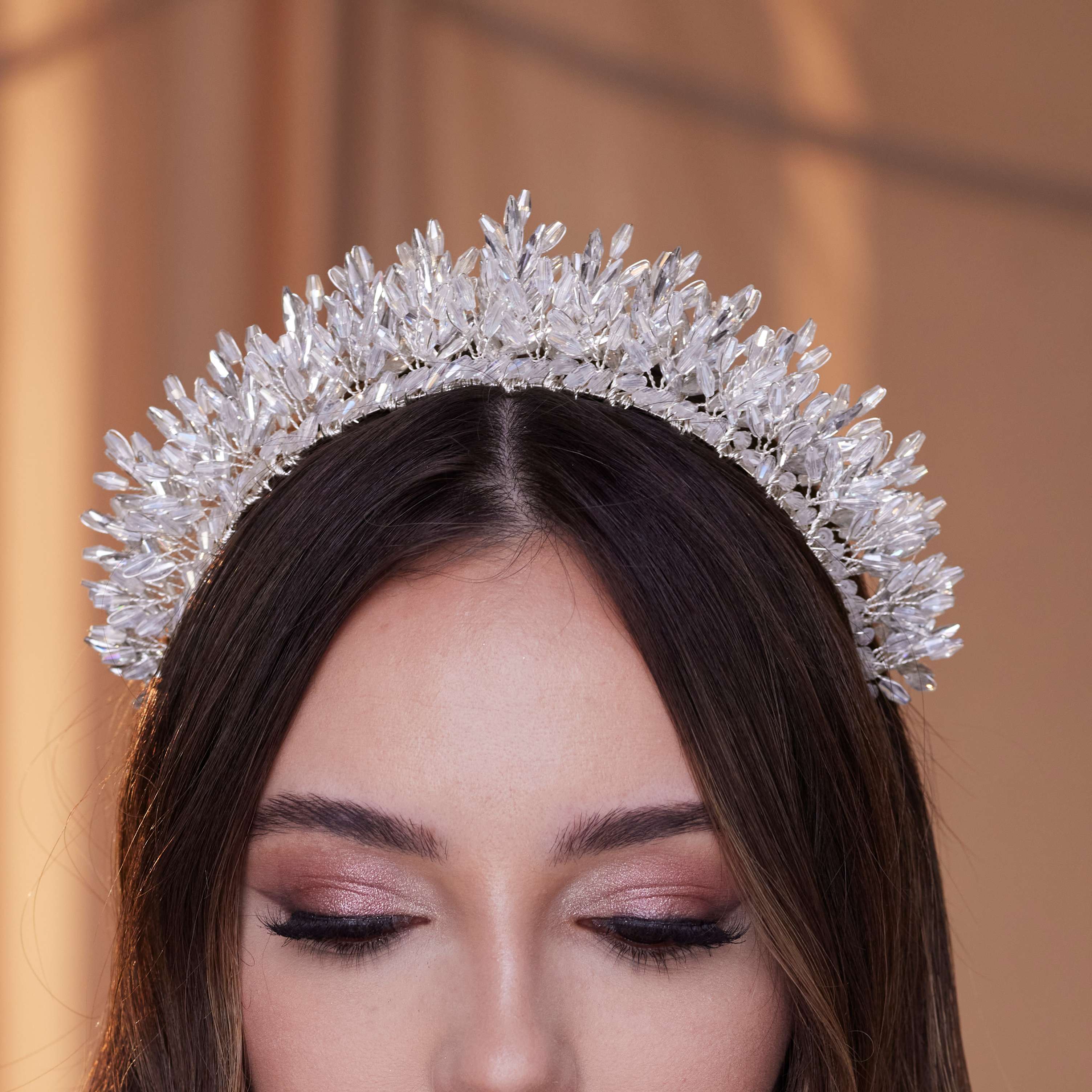 Funkelnde Quinceanera-Tiara aus Kristall