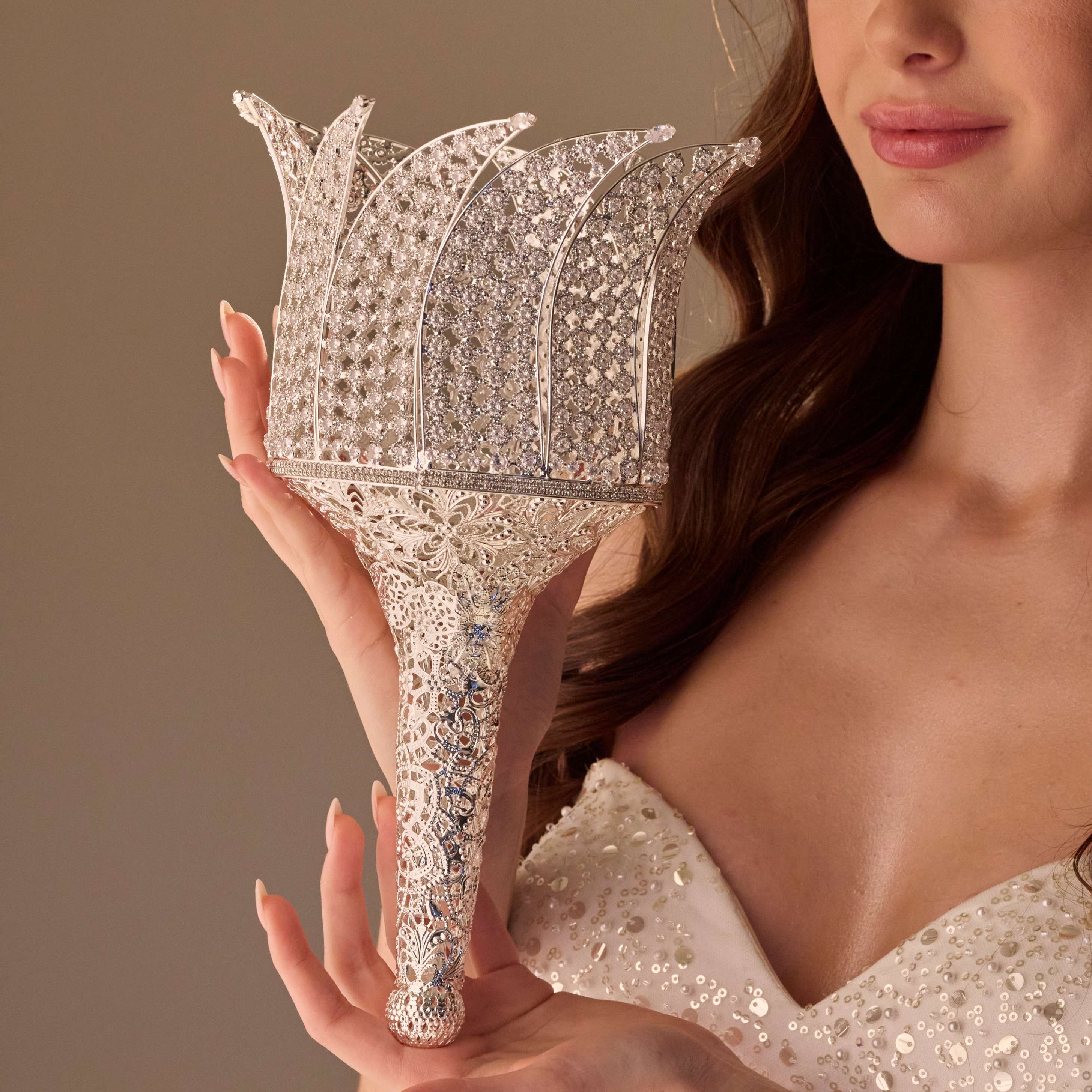 Luxury Quinceañera & Wedding Bouquet Holder – Silver Carved Flowers & Crystal Stones
