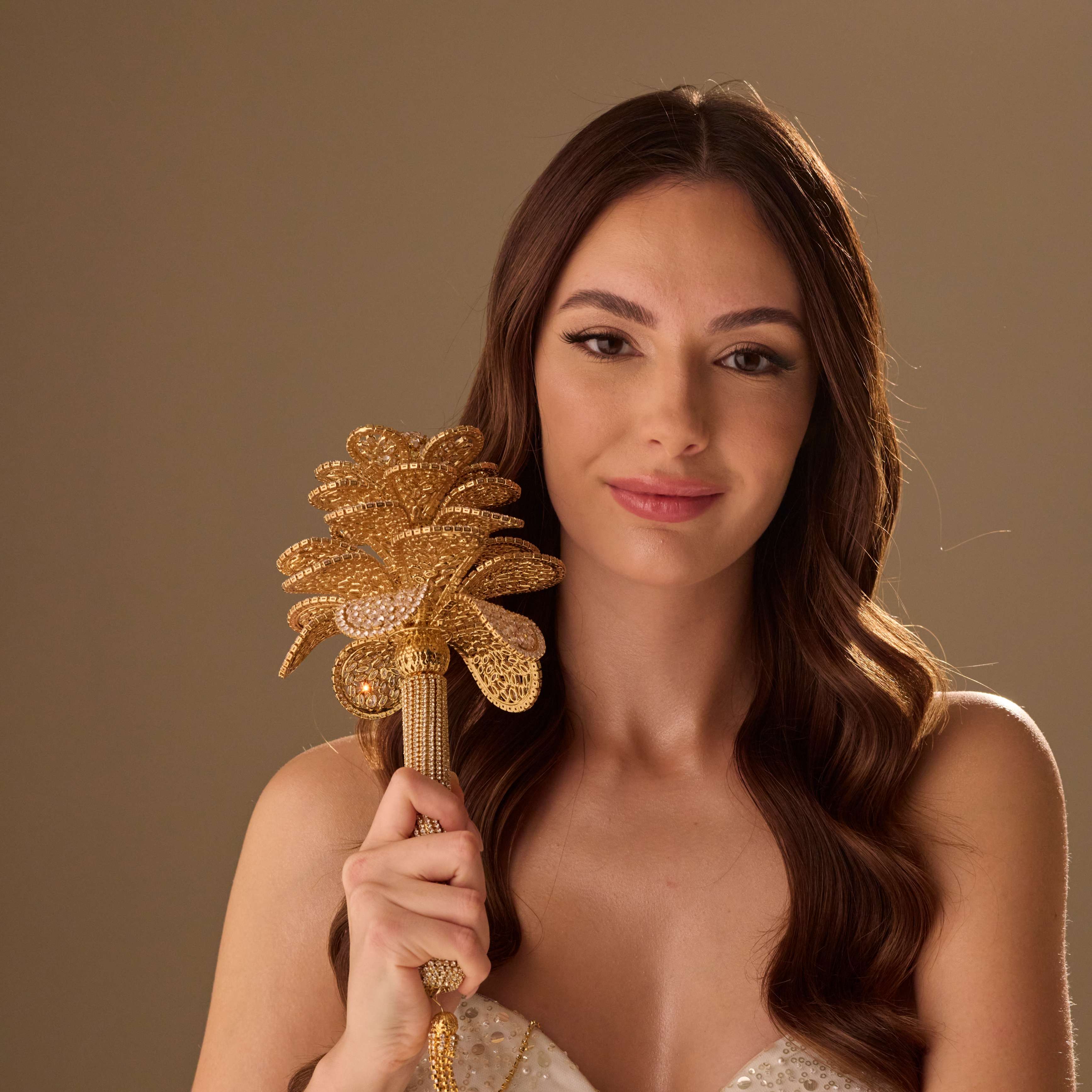 Luxurious Gold Quinceañera & Wedding Bouquet – Handcrafted with Crystal Stones