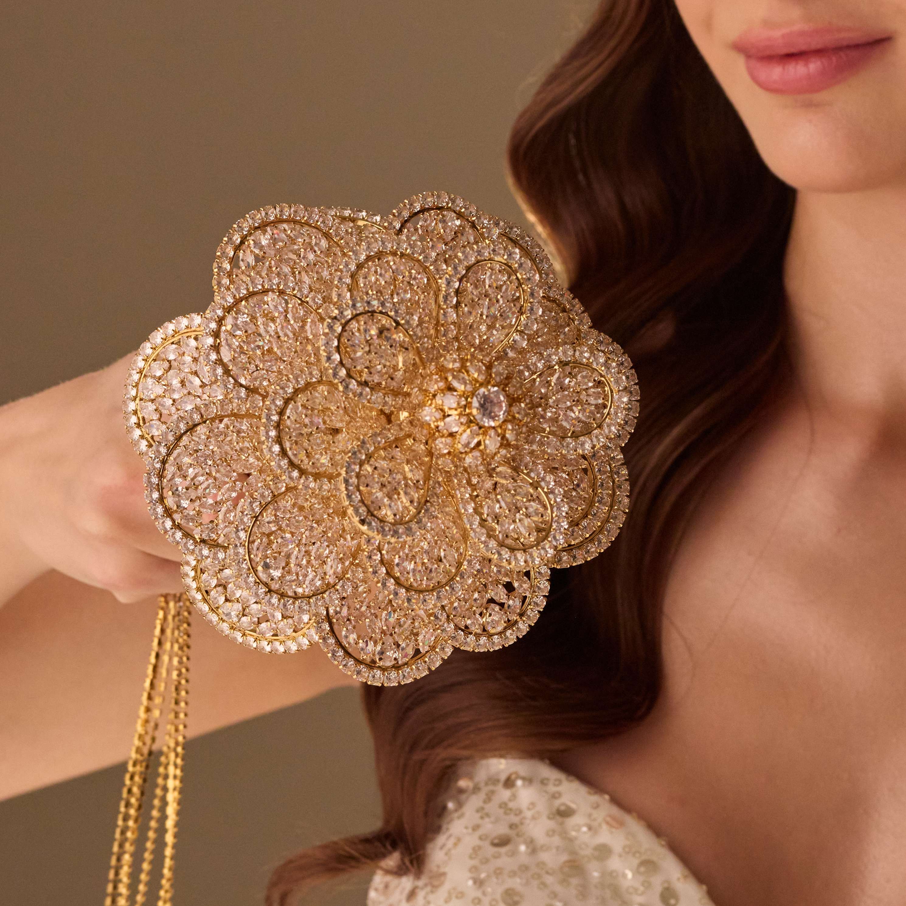 Luxurious Gold Quinceañera & Wedding Bouquet – Handcrafted with Crystal Stones