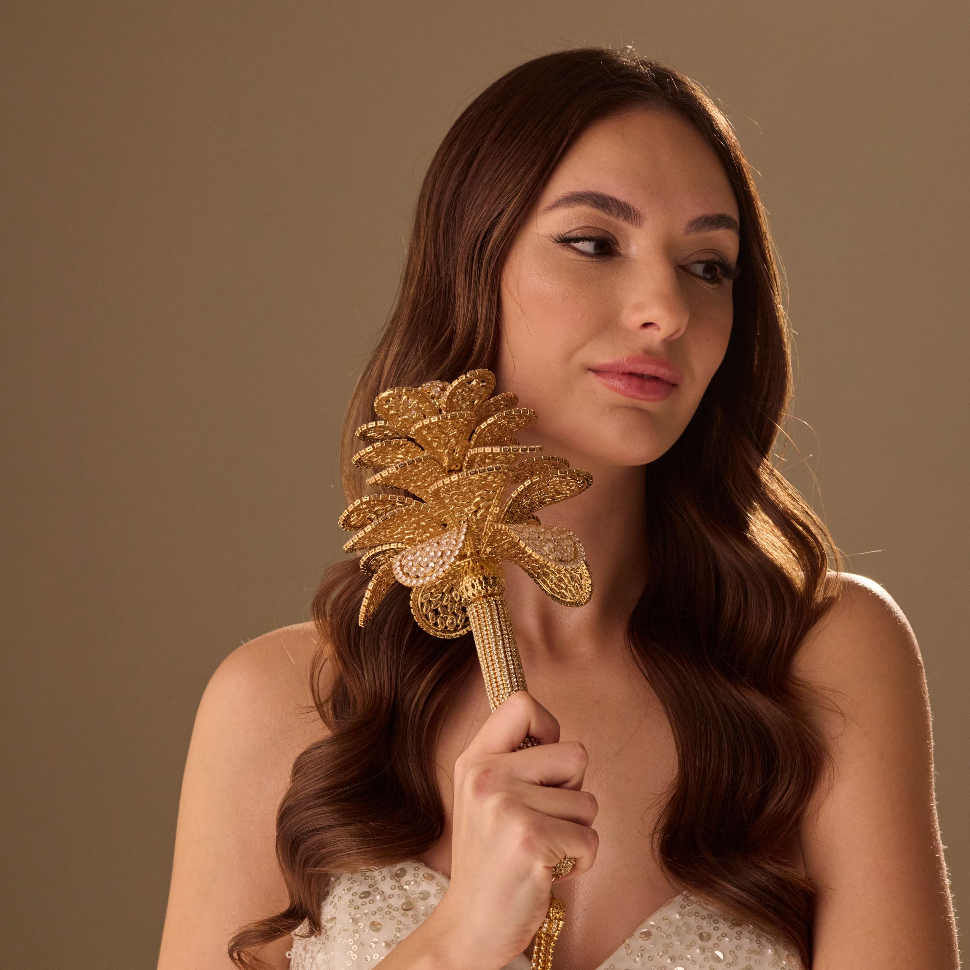 Luxurious Gold Quinceañera & Wedding Bouquet – Handcrafted with Crystal Stones