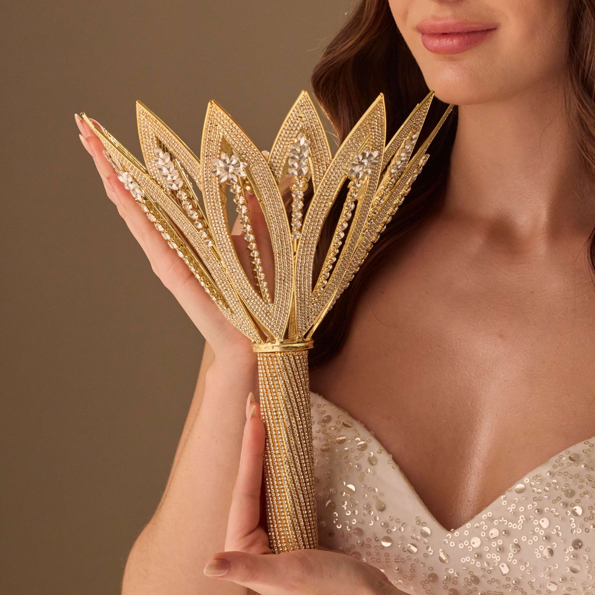 Luxury Gold  Quinceañera and  Wedding Bouquet Holder