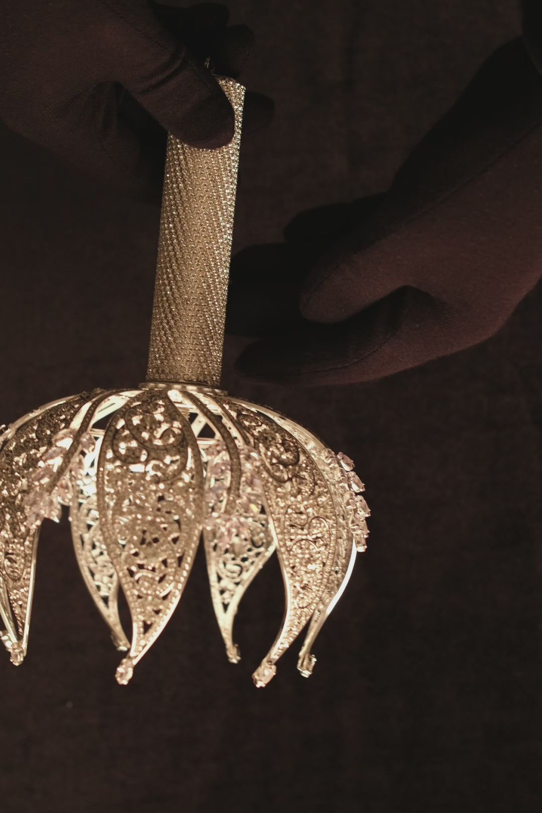 Elegant Quinceañera & Wedding Bouquet Holder – Rhinestone & Crystal Hand Bouquet