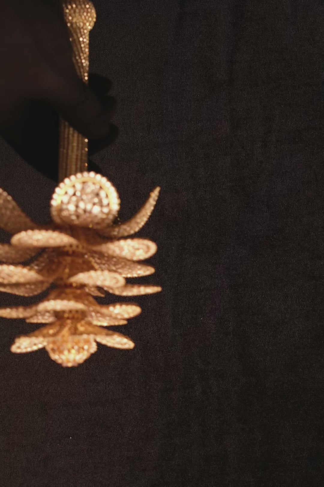 Luxurious Gold Quinceañera & Wedding Bouquet – Handcrafted with Crystal Stones