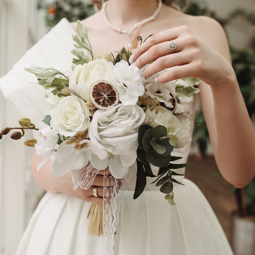 Winter Wedding Floral Arrangements: Capturing the Elegance of the Season