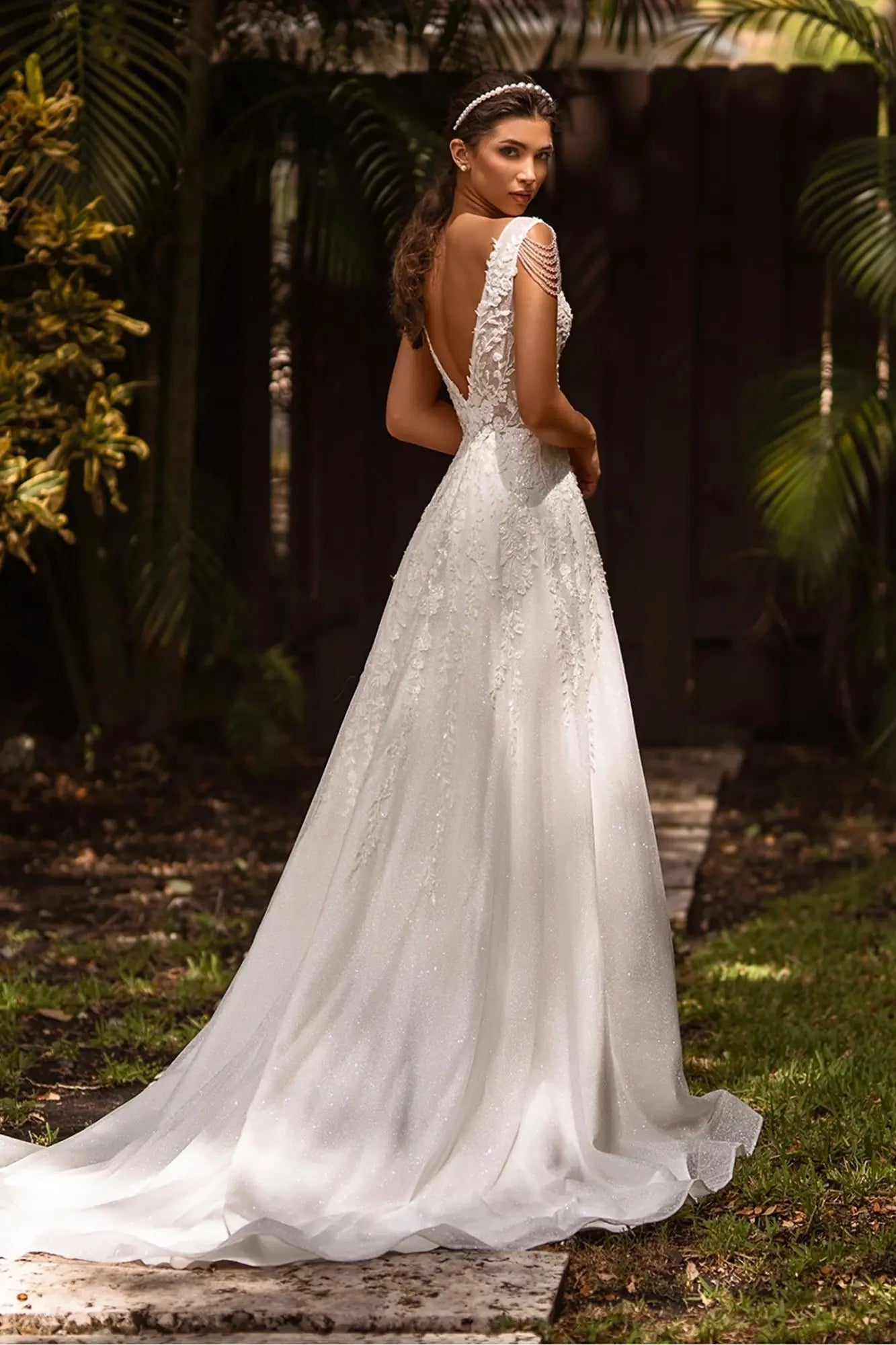 Finding the Dress of Your Dreams: Navigating the World of Wedding Gowns