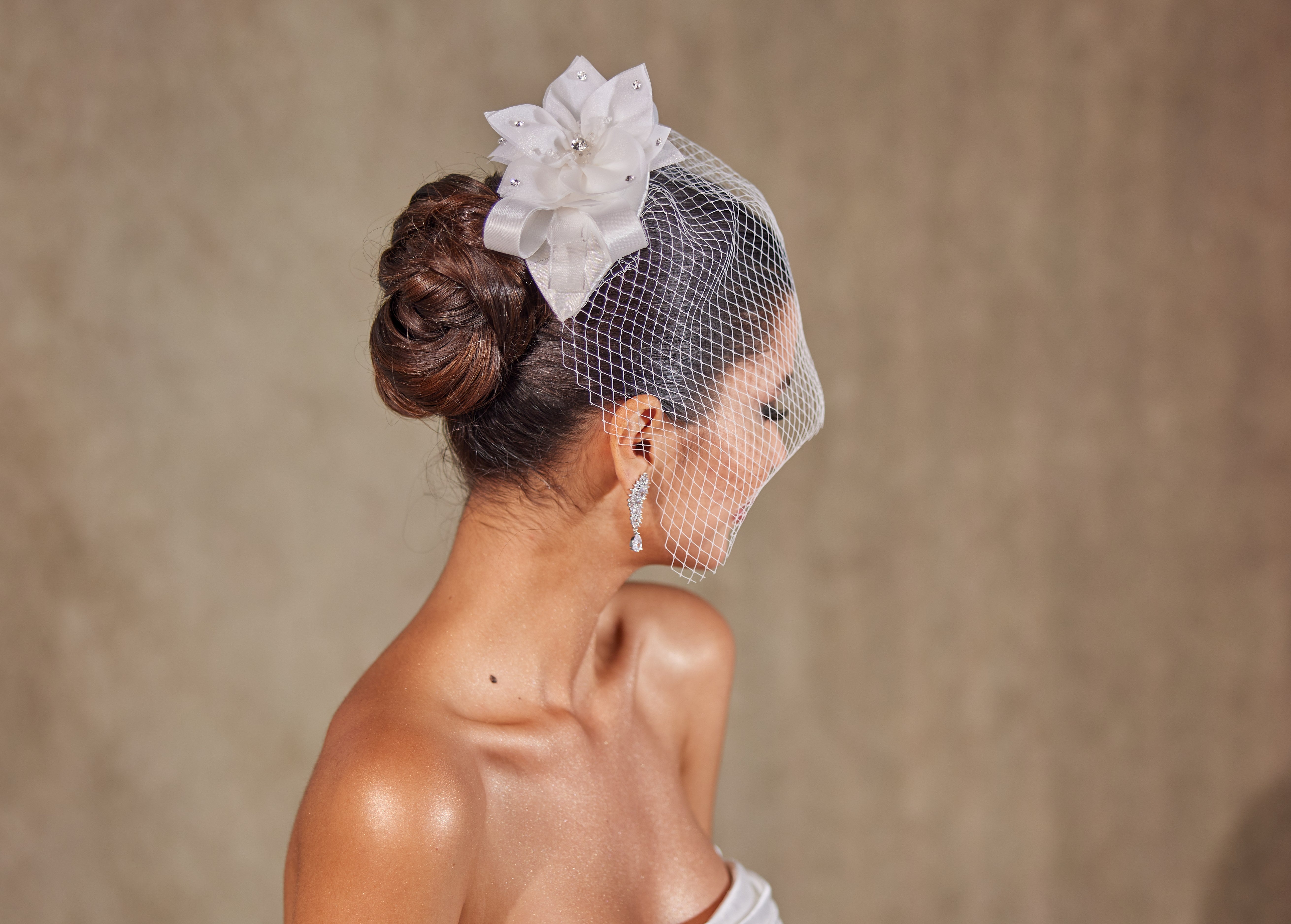 Chic Wedding Hairstyles and Hair Accessories: Elevate Your Bridal Look