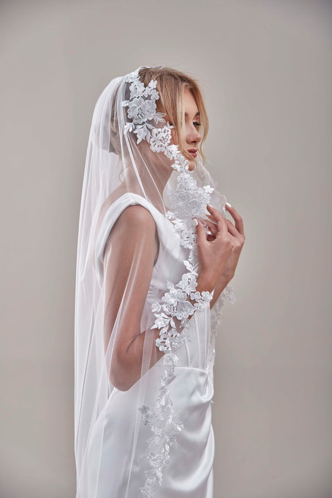 Mantilla Veil with Lace Edge, Floral Veil -D206