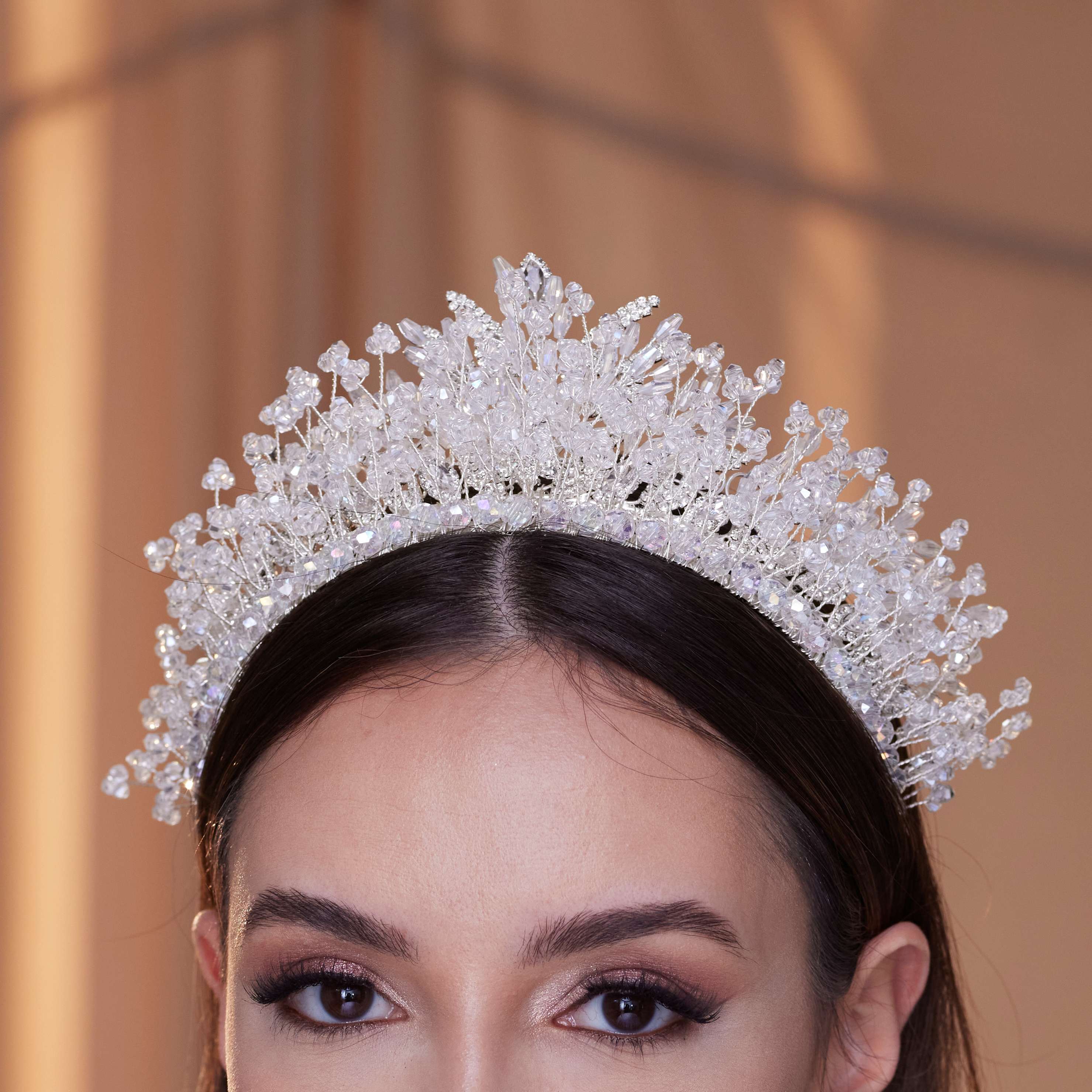 Funkelnde Quinceanera-Tiara aus Kristall