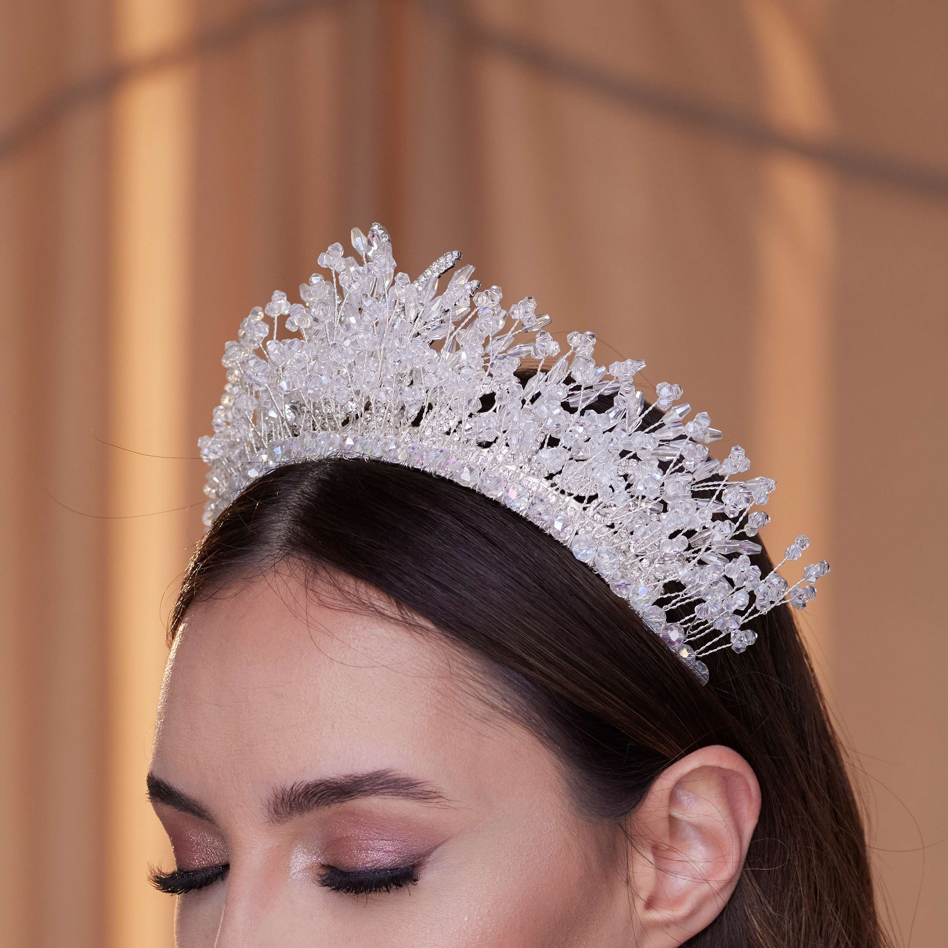 Funkelnde Quinceanera-Tiara aus Kristall