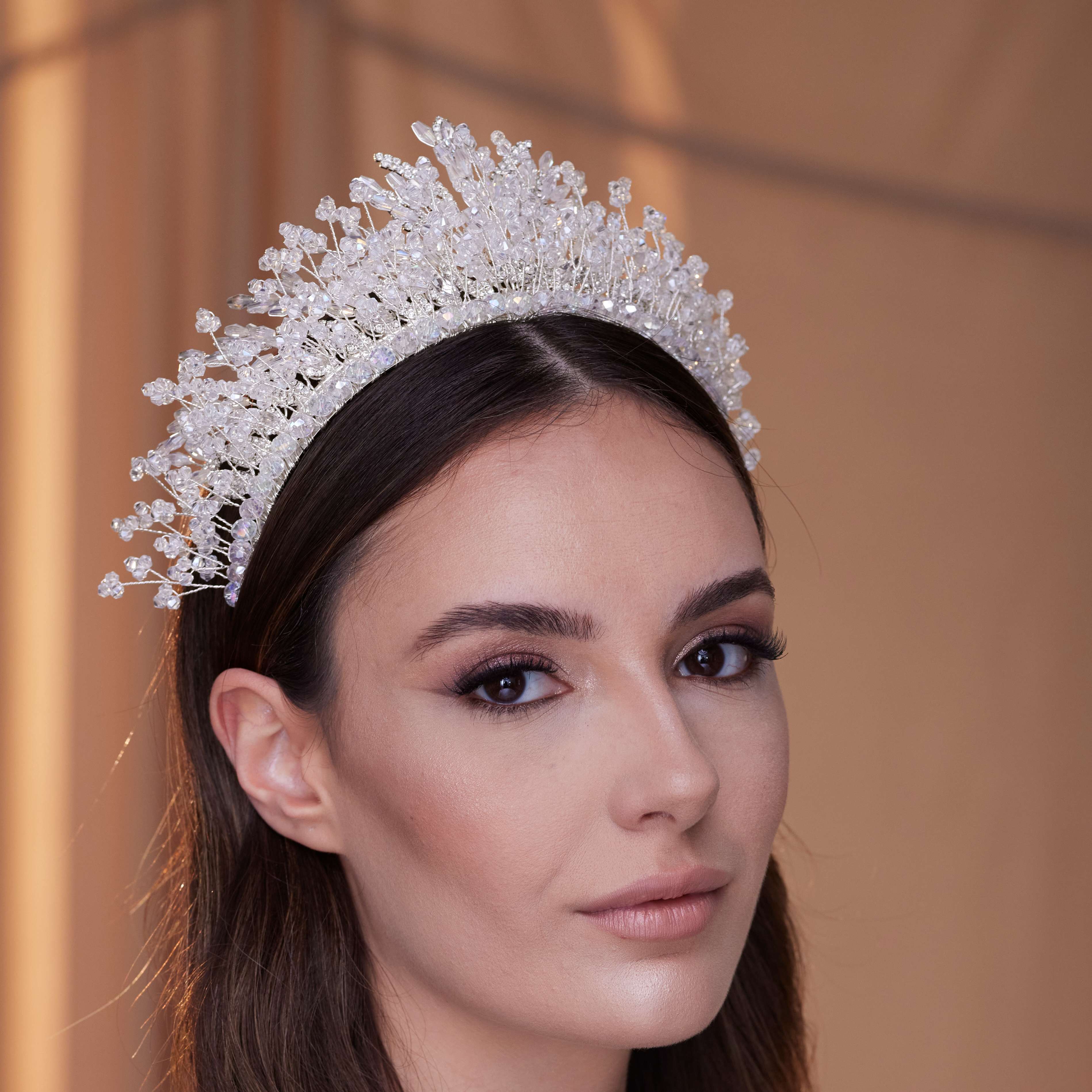 Funkelnde Quinceanera-Tiara aus Kristall