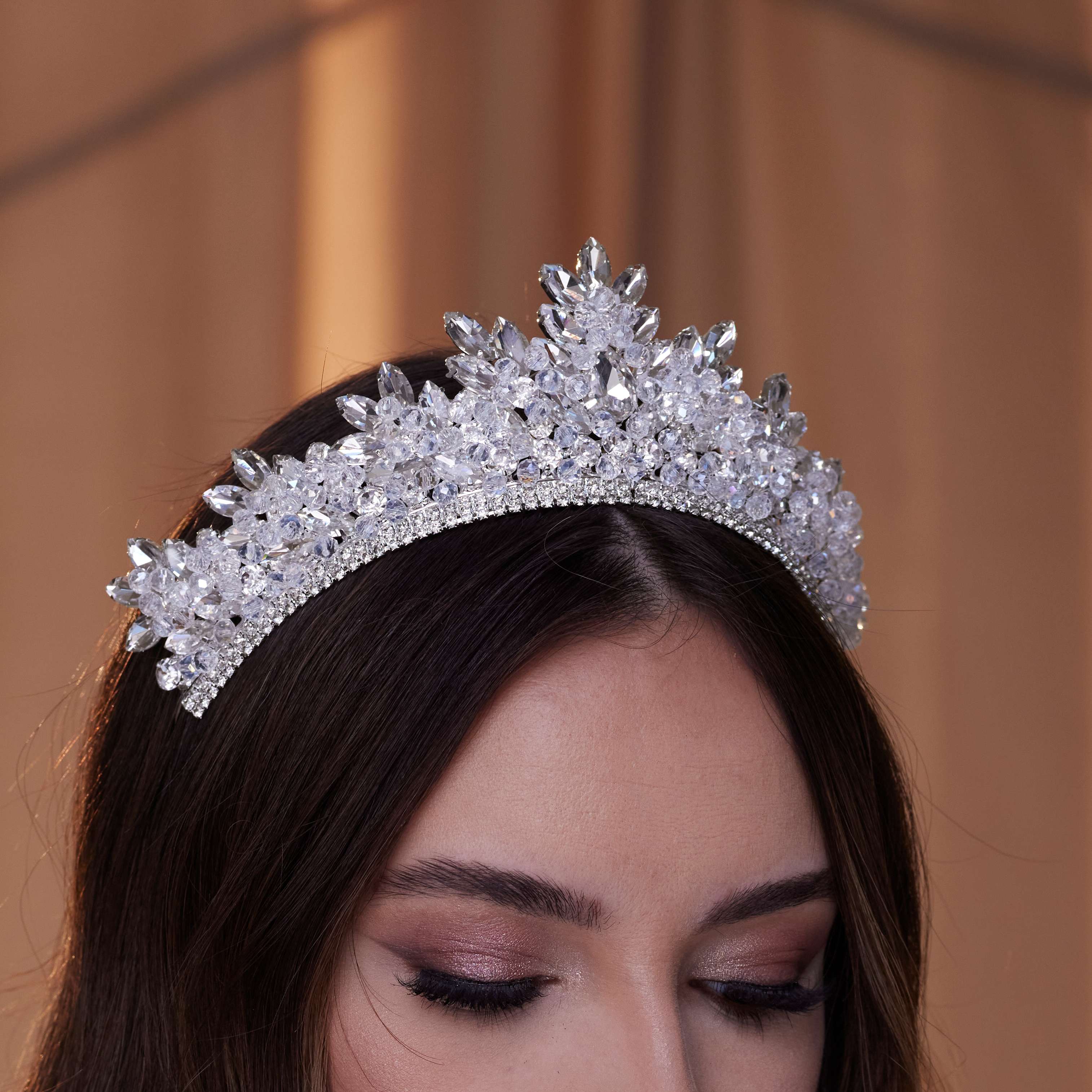 Funkelnde Quinceanera-Tiara aus Kristall