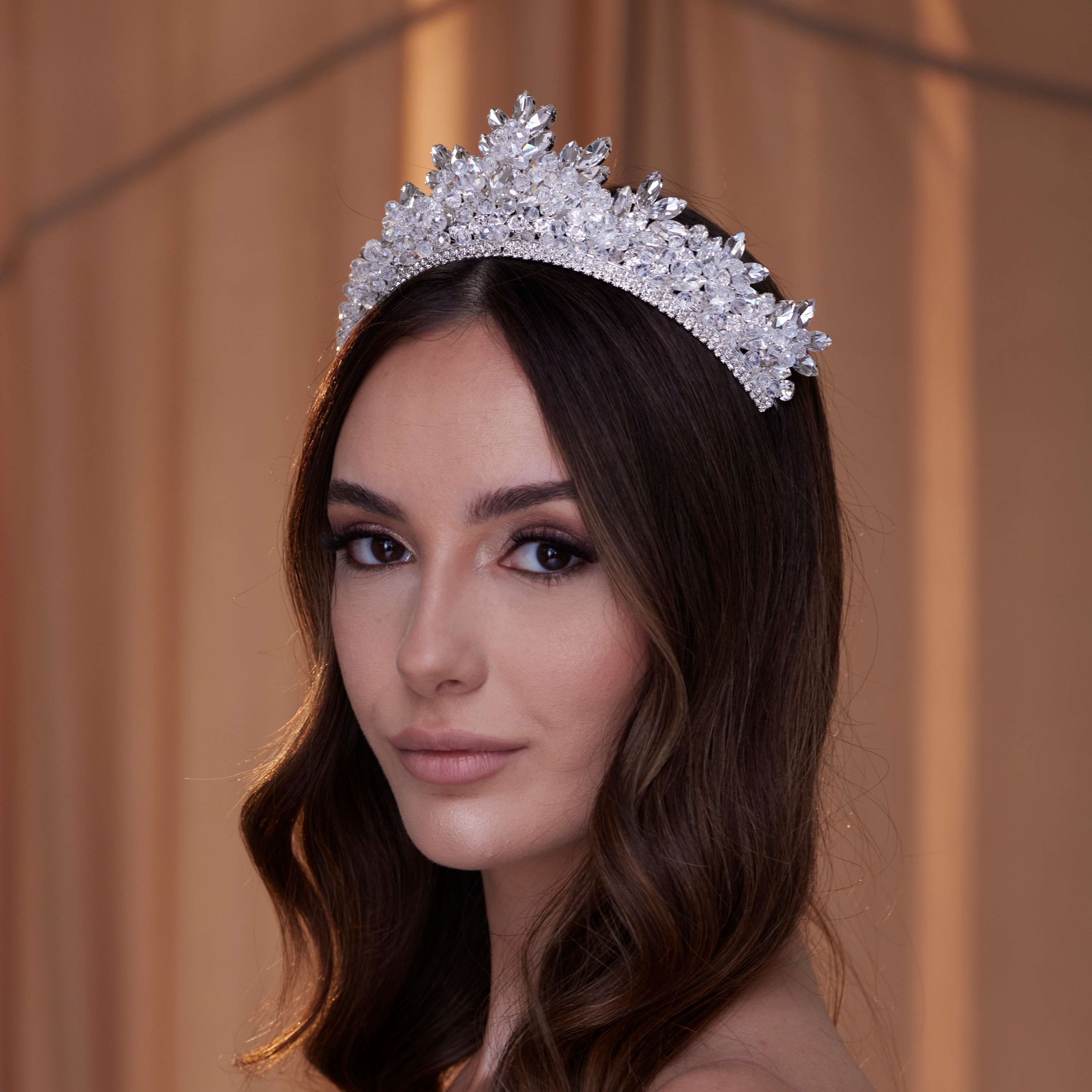 Funkelnde Quinceanera-Tiara aus Kristall