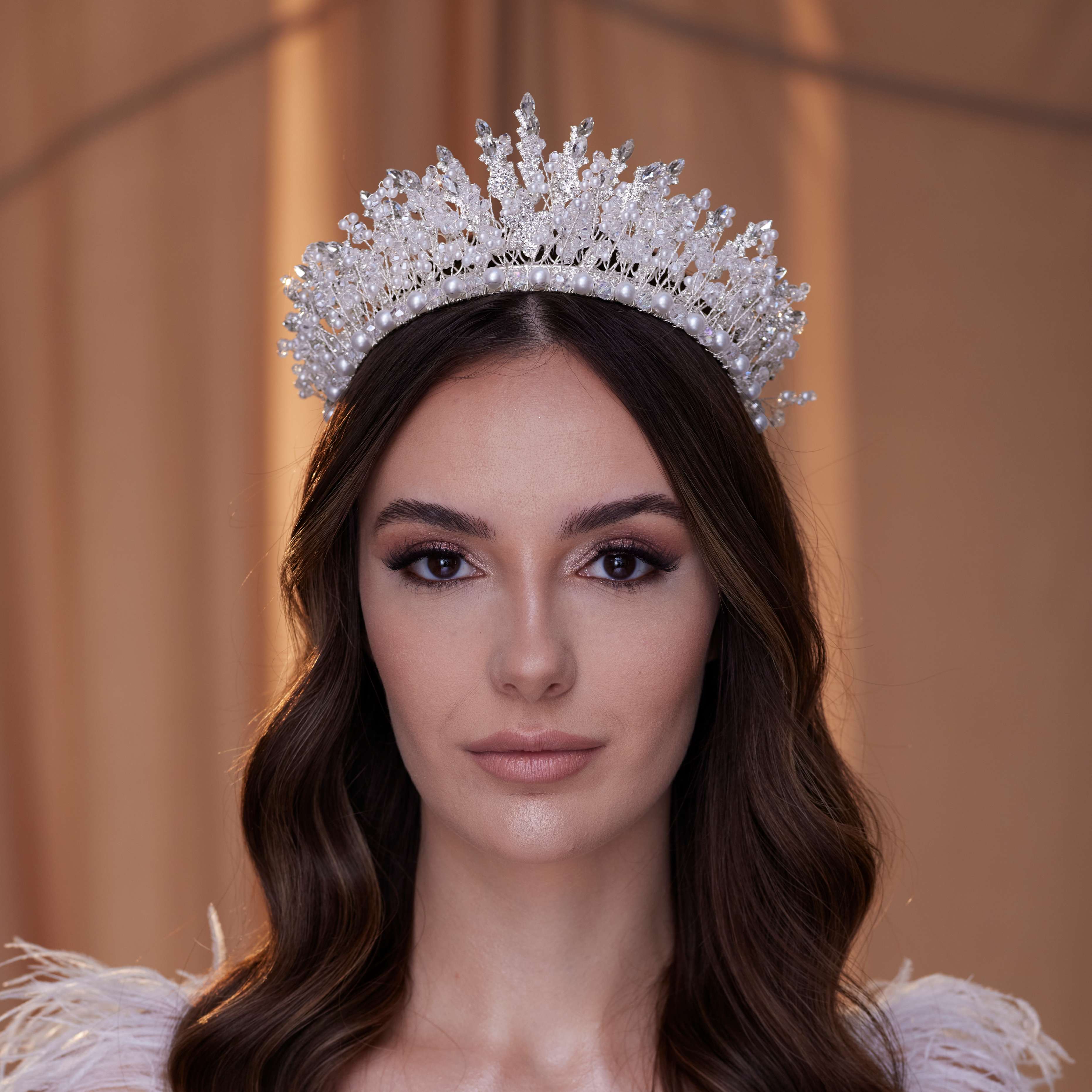 Funkelnde Quinceanera-Tiara aus Kristall