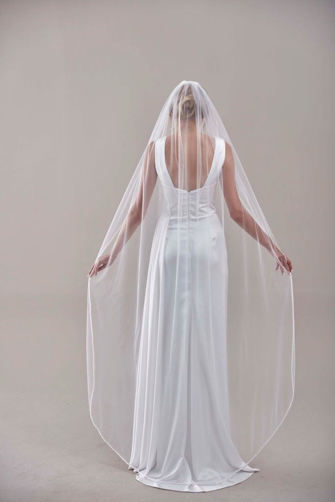 Elegant Illusion Tulle Veil: A Touch of Grace for Your Big Day-D205R