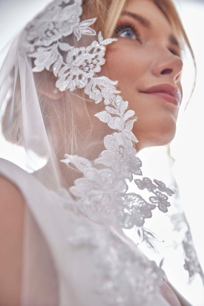 Mantilla Veil with Lace Edge, Floral Veil -D206