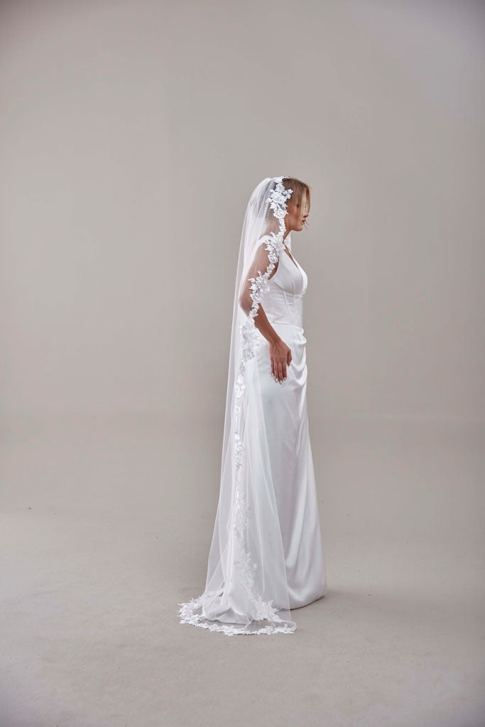 Mantilla Veil with Lace Edge, Floral Veil -D206