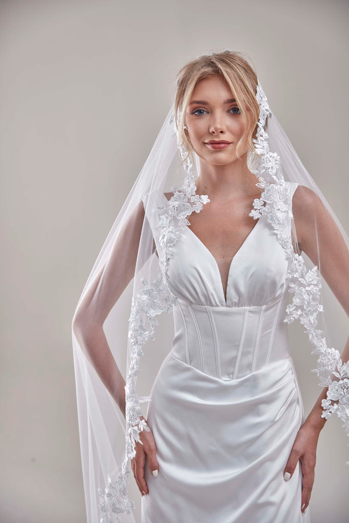 Mantilla Veil with Lace Edge, Floral Veil -D206