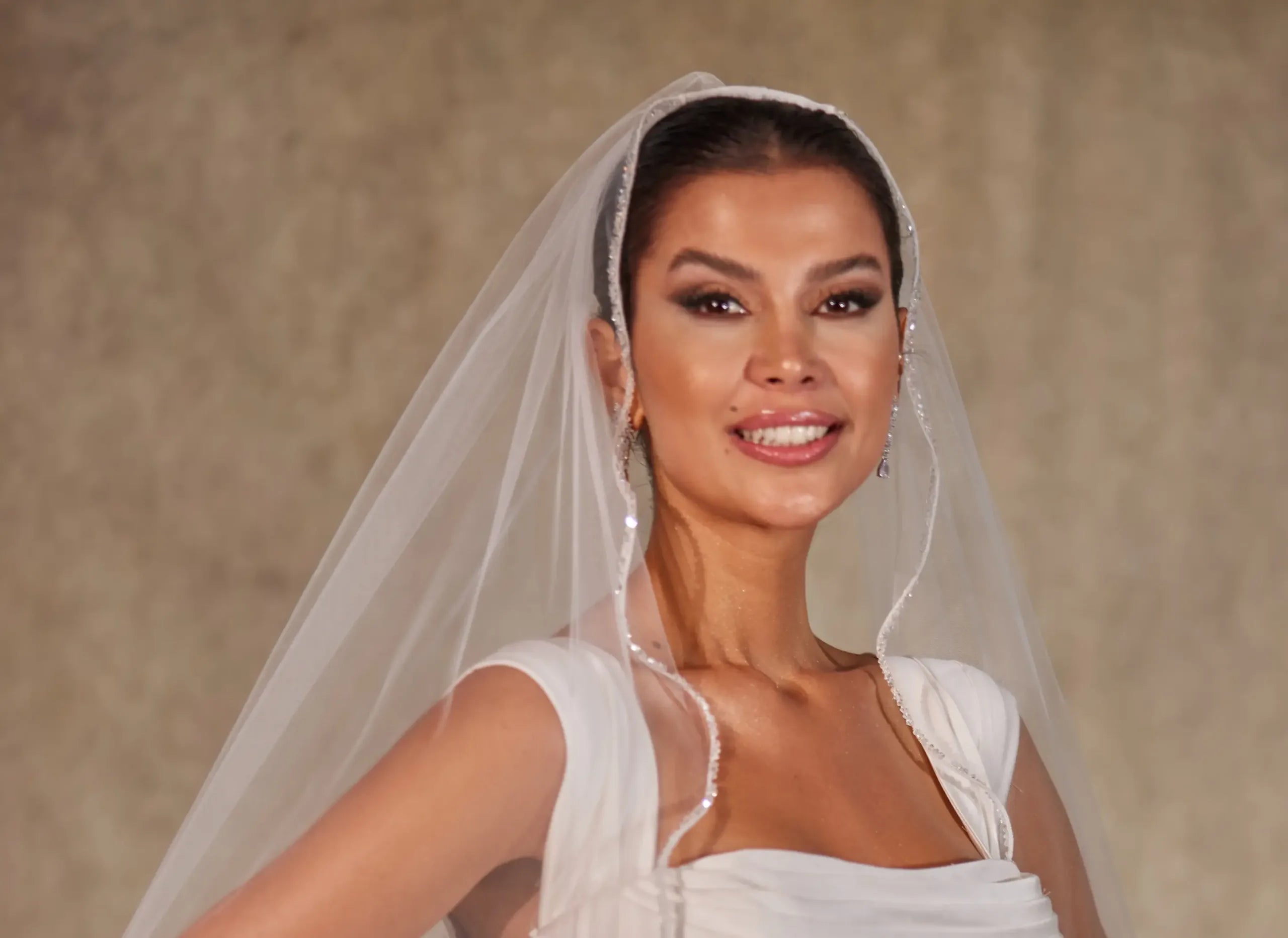 Wavy Beaded Edge Wedding Veil- D246 - Bridal Port