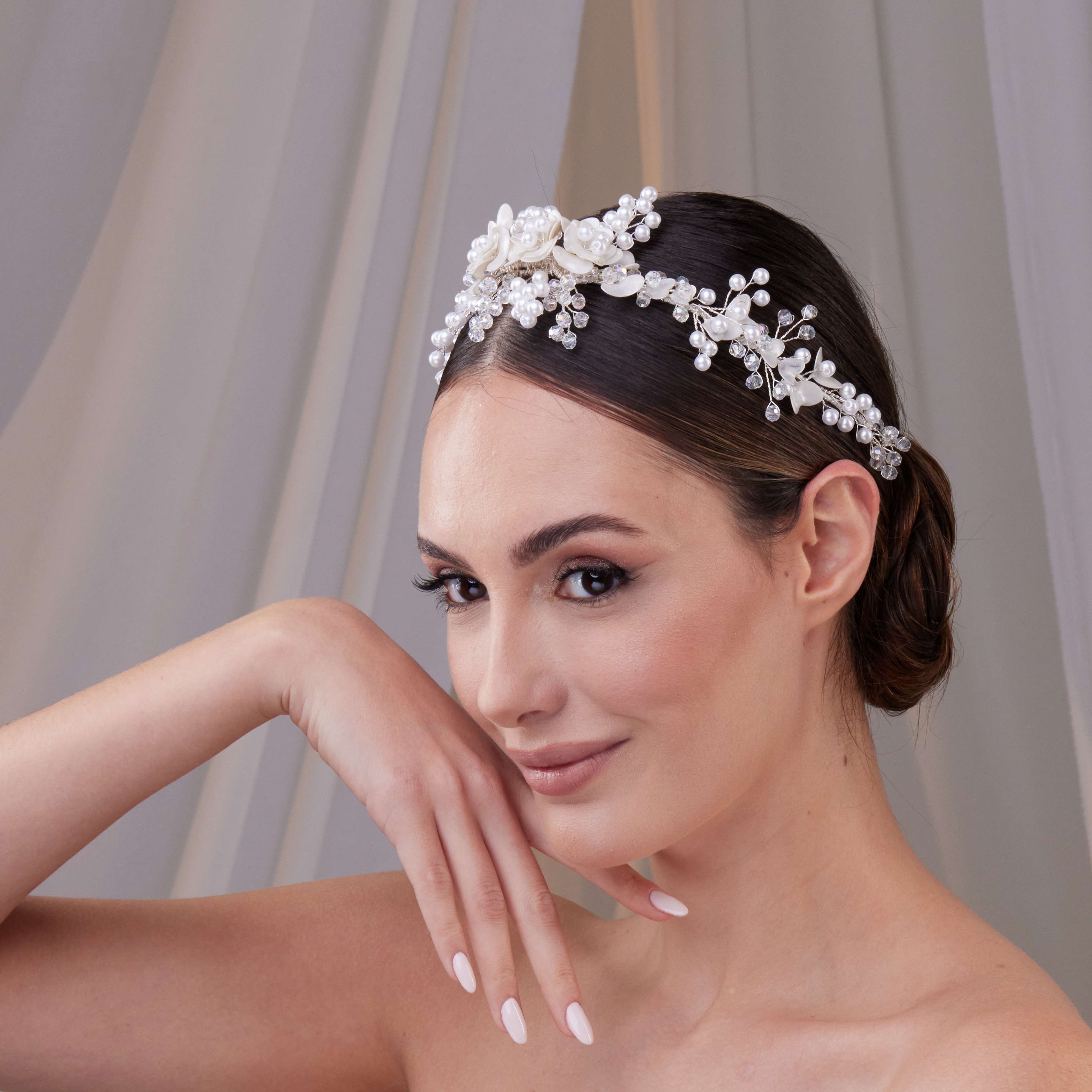 Elegant Resin and Pearl Bridal Hair Band