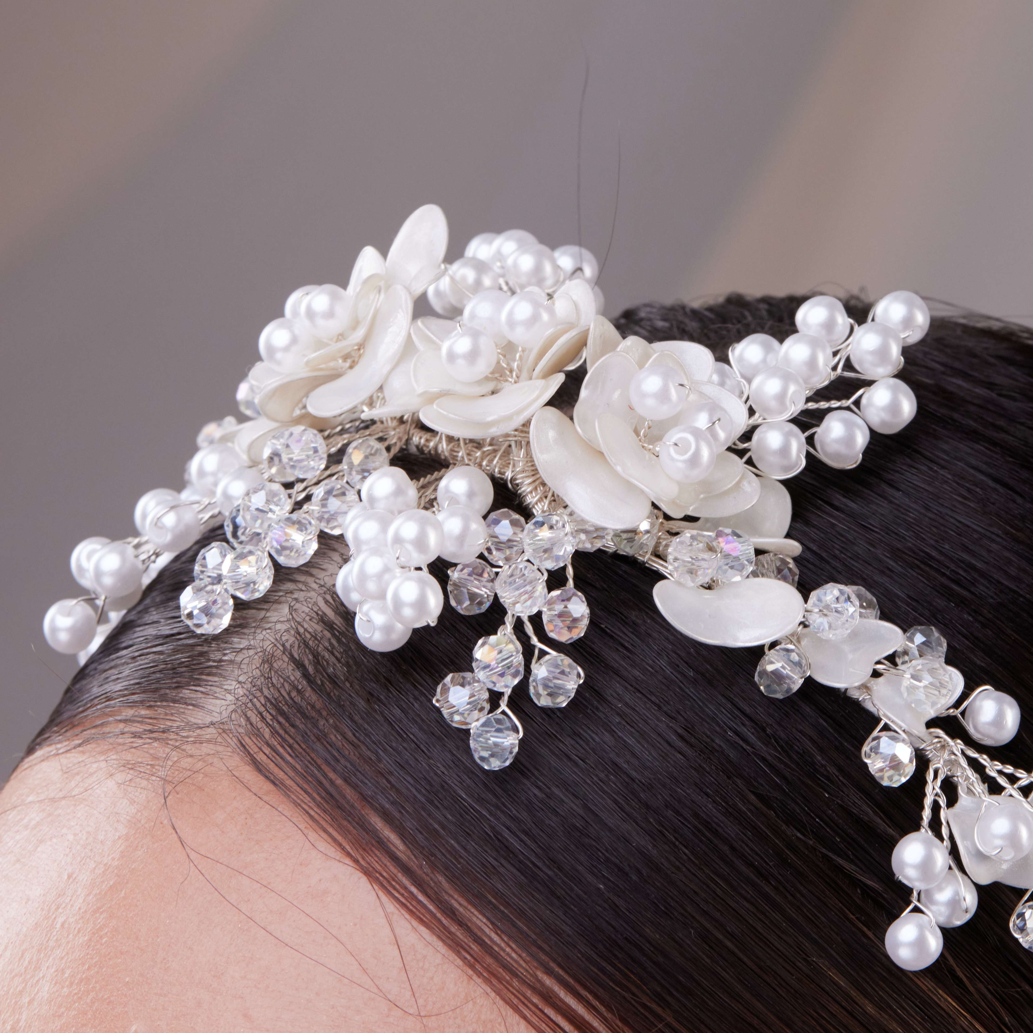 Elegant Resin and Pearl Bridal Hair Band