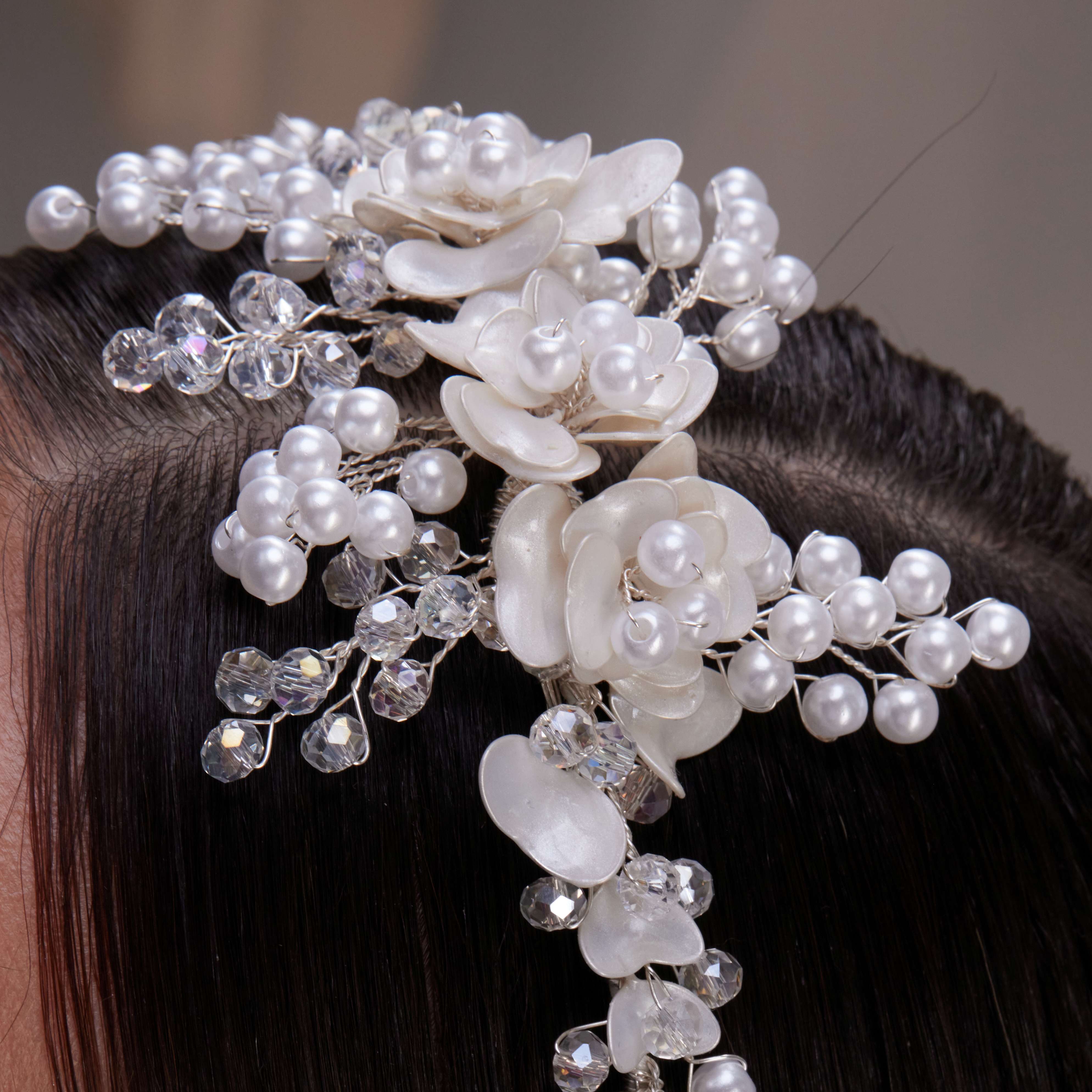 Elegant Resin and Pearl Bridal Hair Band