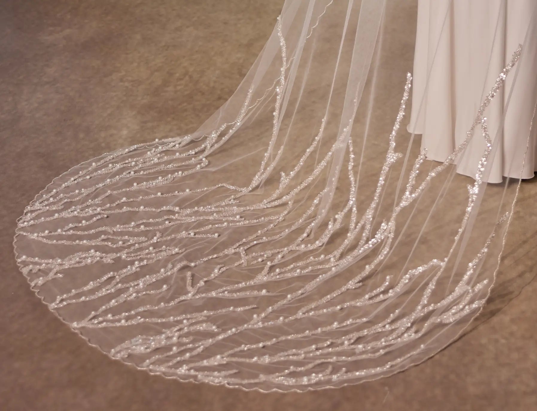 Stunning Vertical Line Bridal Veil -D219 - Bridal Port